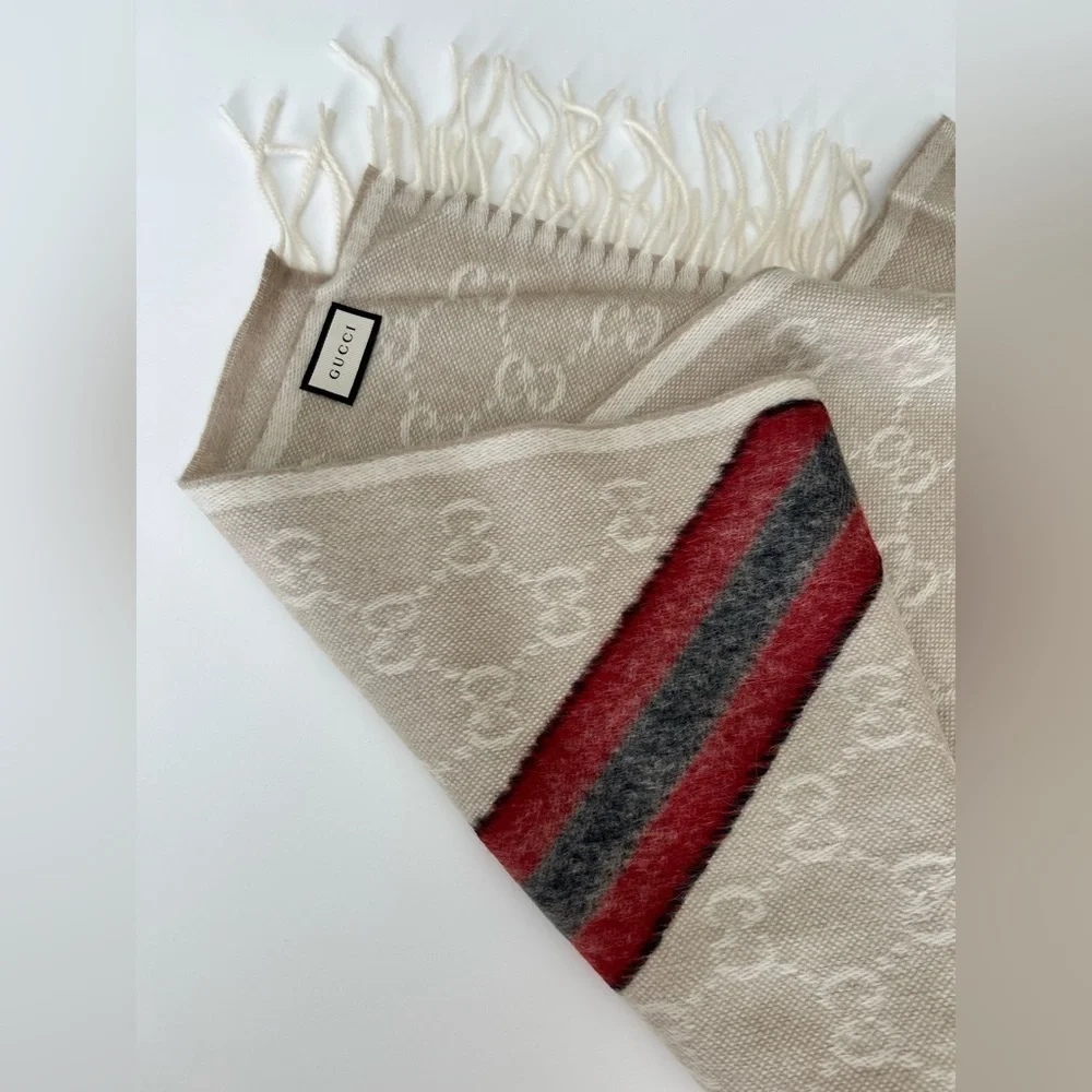 New With Tags Gucci Nikky Wool Alpaca Monogram Web Beige Scarf Shawl Fringe